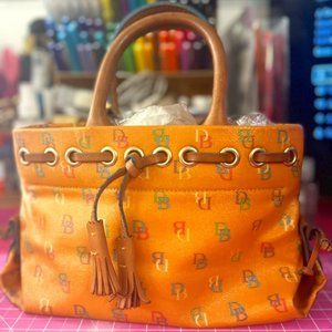✅ 【SOLD】 ✅ 
Vintage Dooney & Bourke Tiny Tassel Tangerine Handbag
